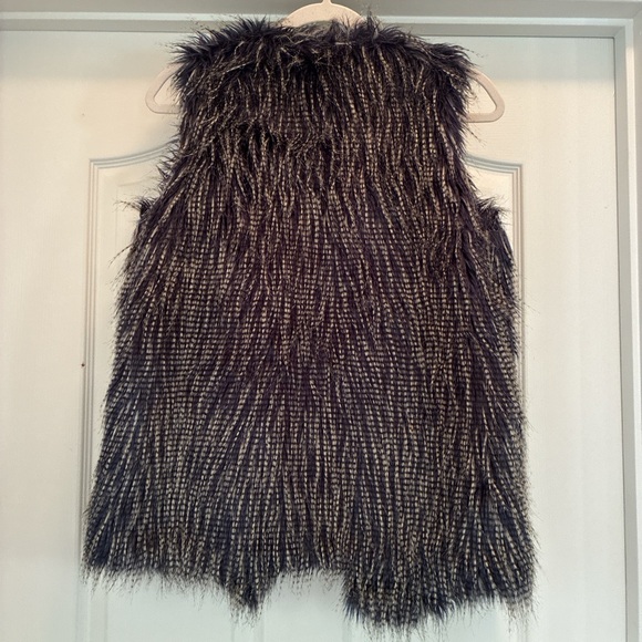 ❄️Faux Ostrich Feather Blue/Black Lined Vest Size Small can fit Medium - Picture 5 of 6